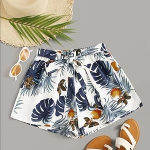 Plus tropical print knot front shorts size 16